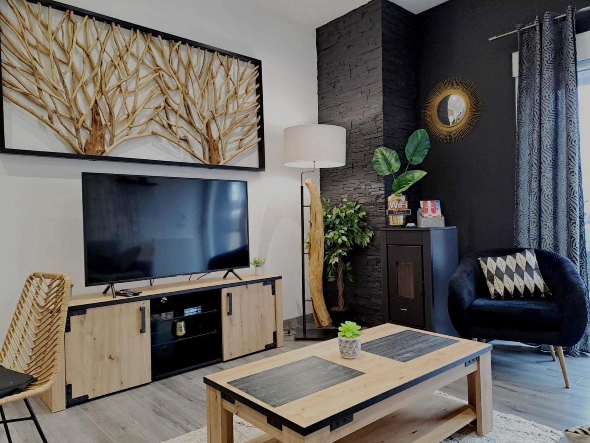 Black&White Home-By So'Serenityhome-Balcon-Parking クリューズ エクステリア 写真
