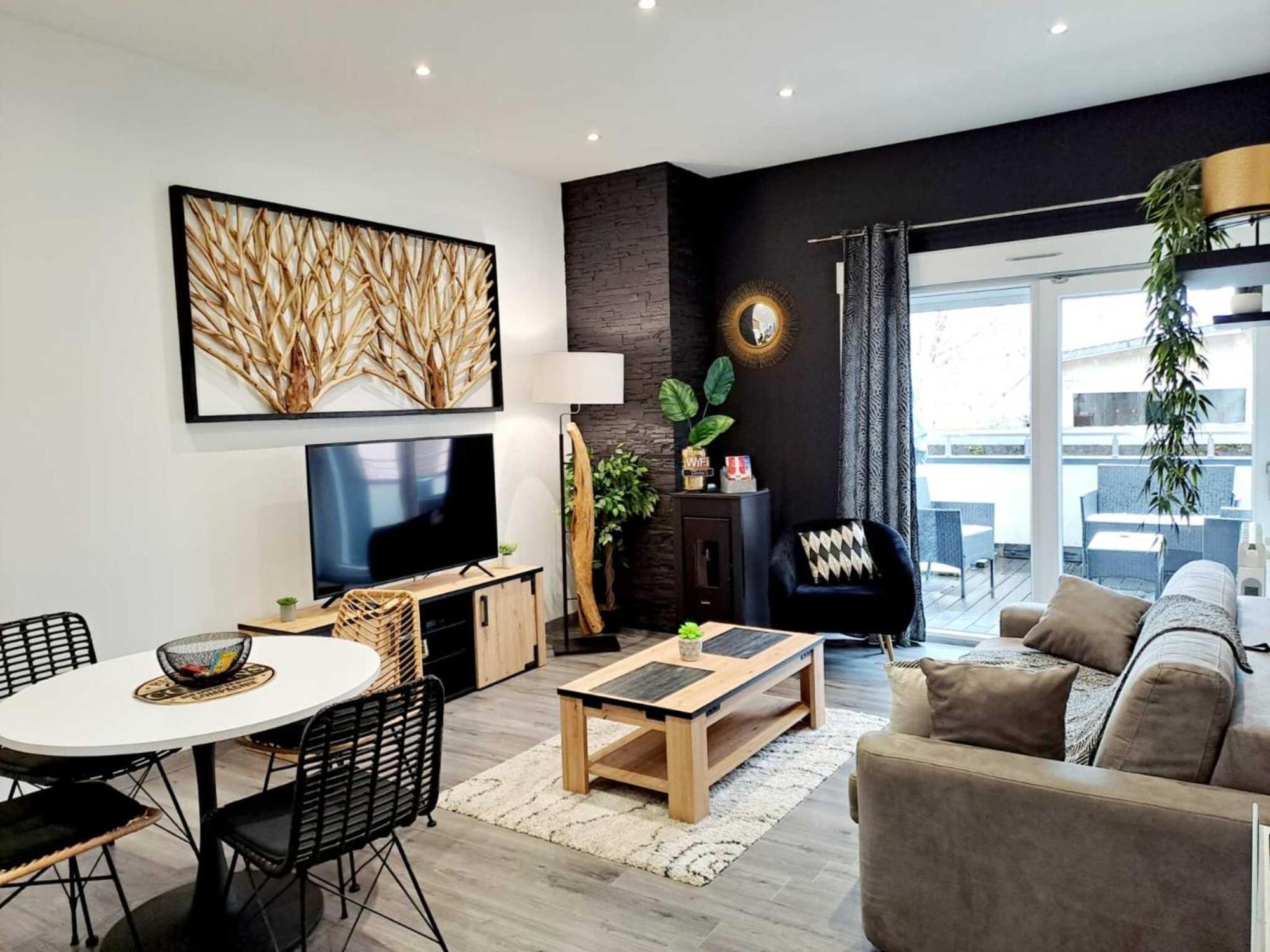 Black&White Home-By So'Serenityhome-Balcon-Parking クリューズ エクステリア 写真